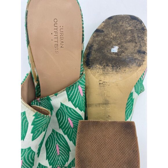 URBAN OUTFITTERS Green Leaf Mules Womens SZ 7 Block Heel Open Toe Tropical - Picture 7 of 9